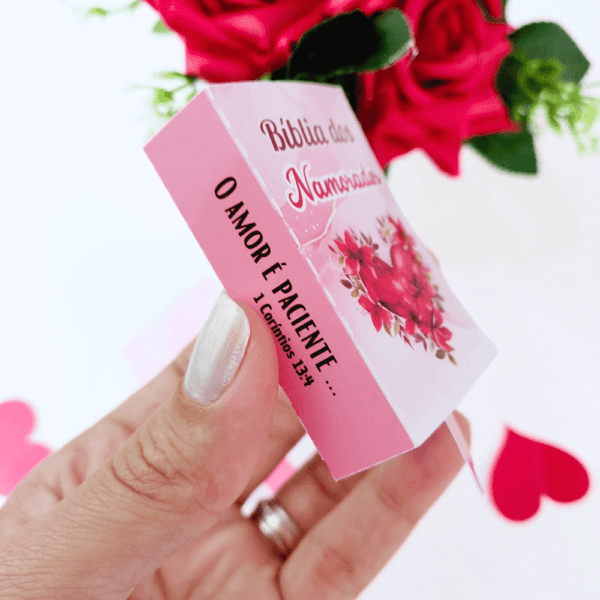 20 Mini Bíblia Porta bis Dia dos Namorados – Fundo rosa